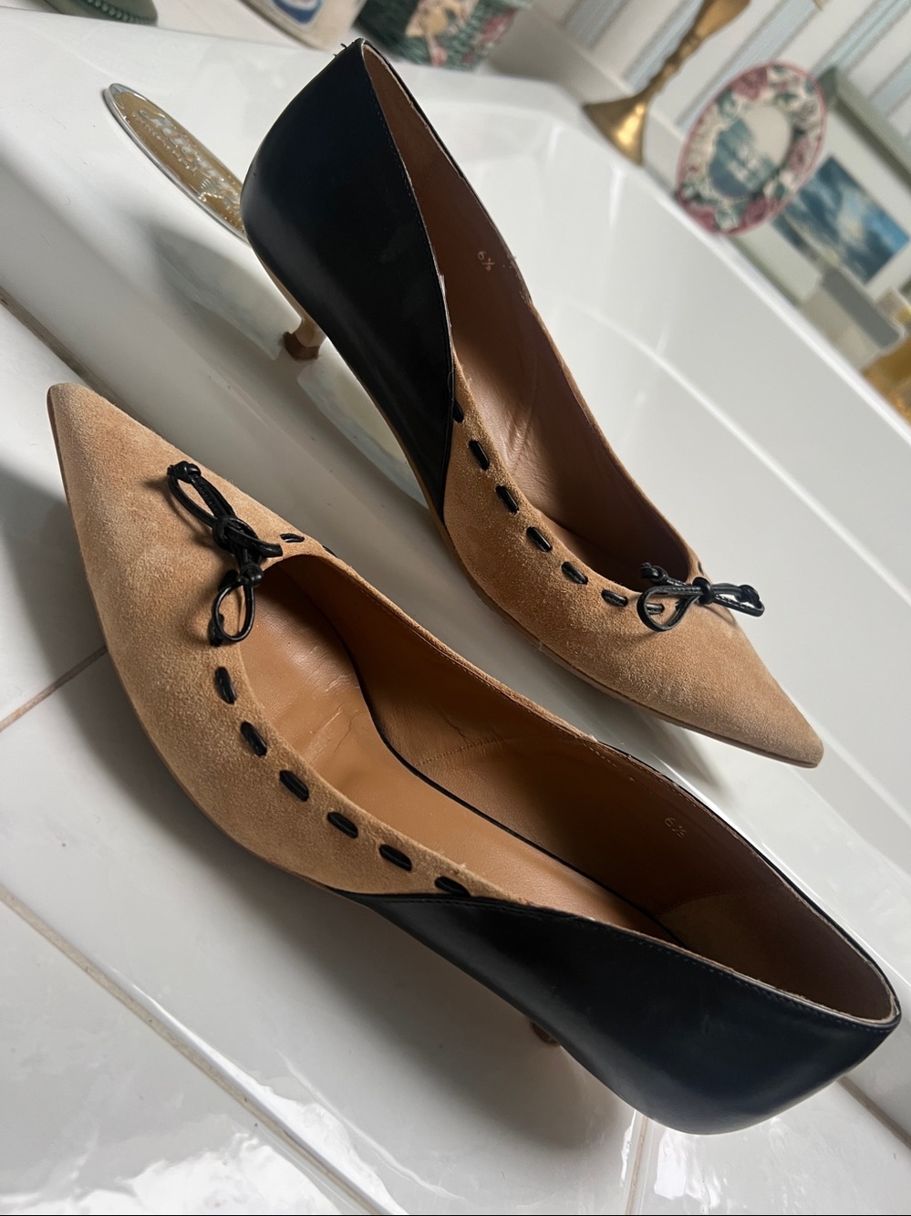 DKNY Two-Tone Pointed Suede Pumps Made in Italy Tan&  Black Vintage Size 6.5